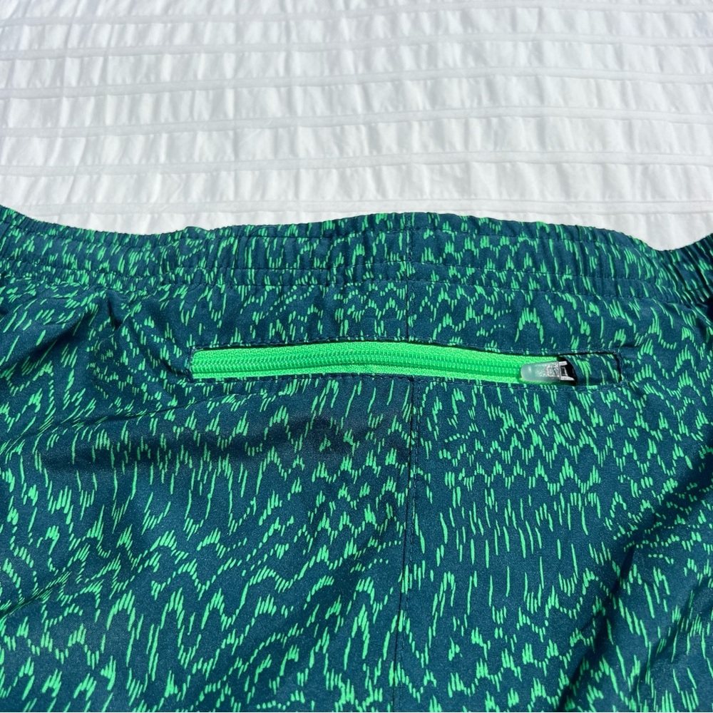 Nike Women's Dri-Fit Tempo Running Shorts in Green All Over Print, M - Picture 5 of 11